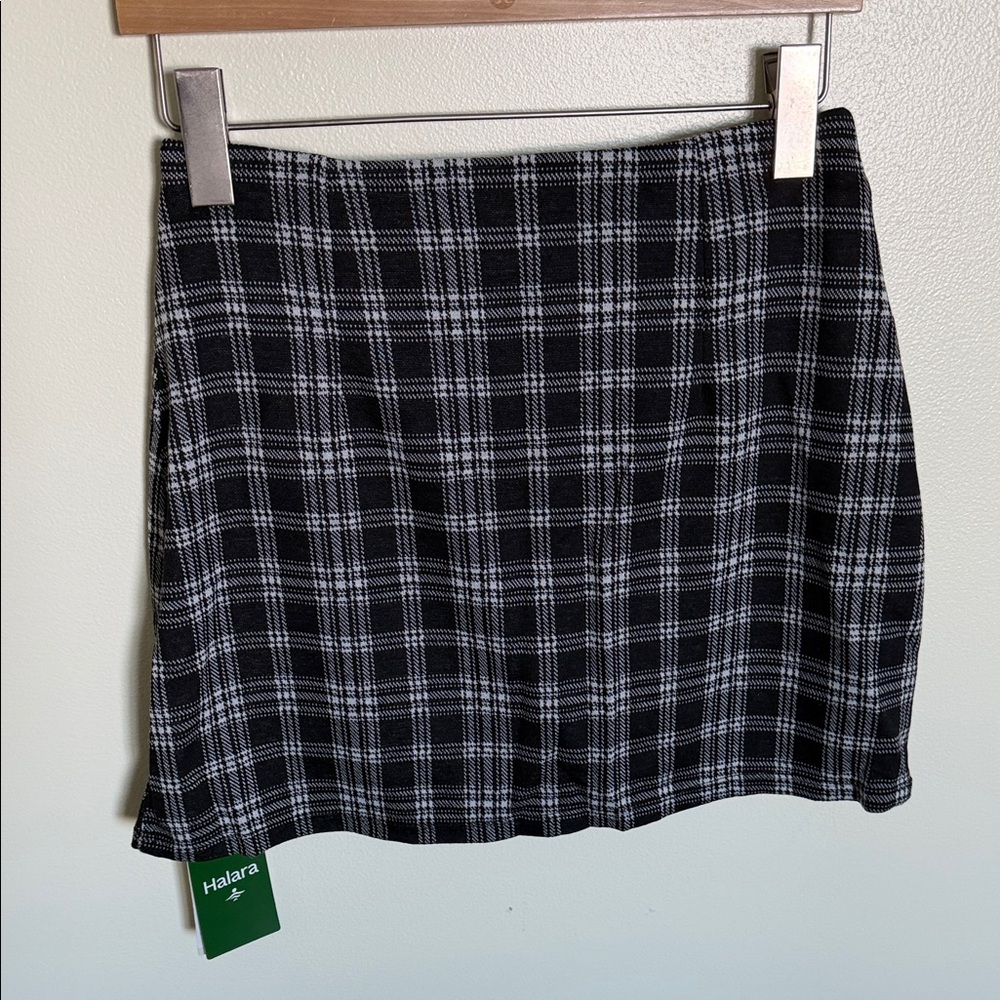 HALARA Checkered Mini Skirt in Black and White